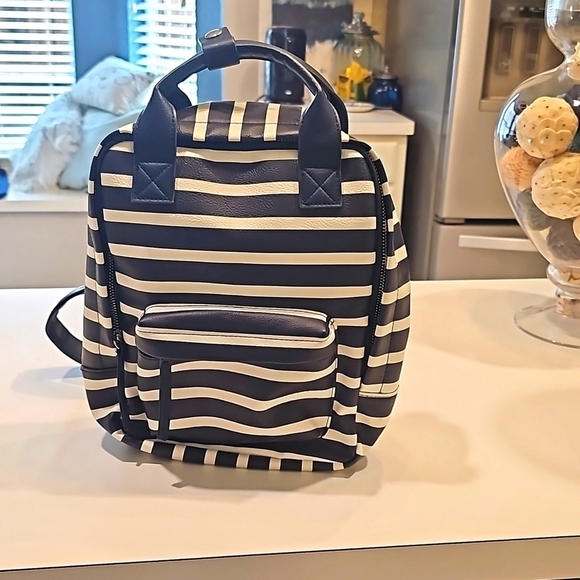 Medium size backpack blue and white striped in excellent unused condition - Picture 8 of 8